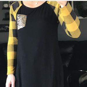NWT black & gold boutique top with sequin pocket